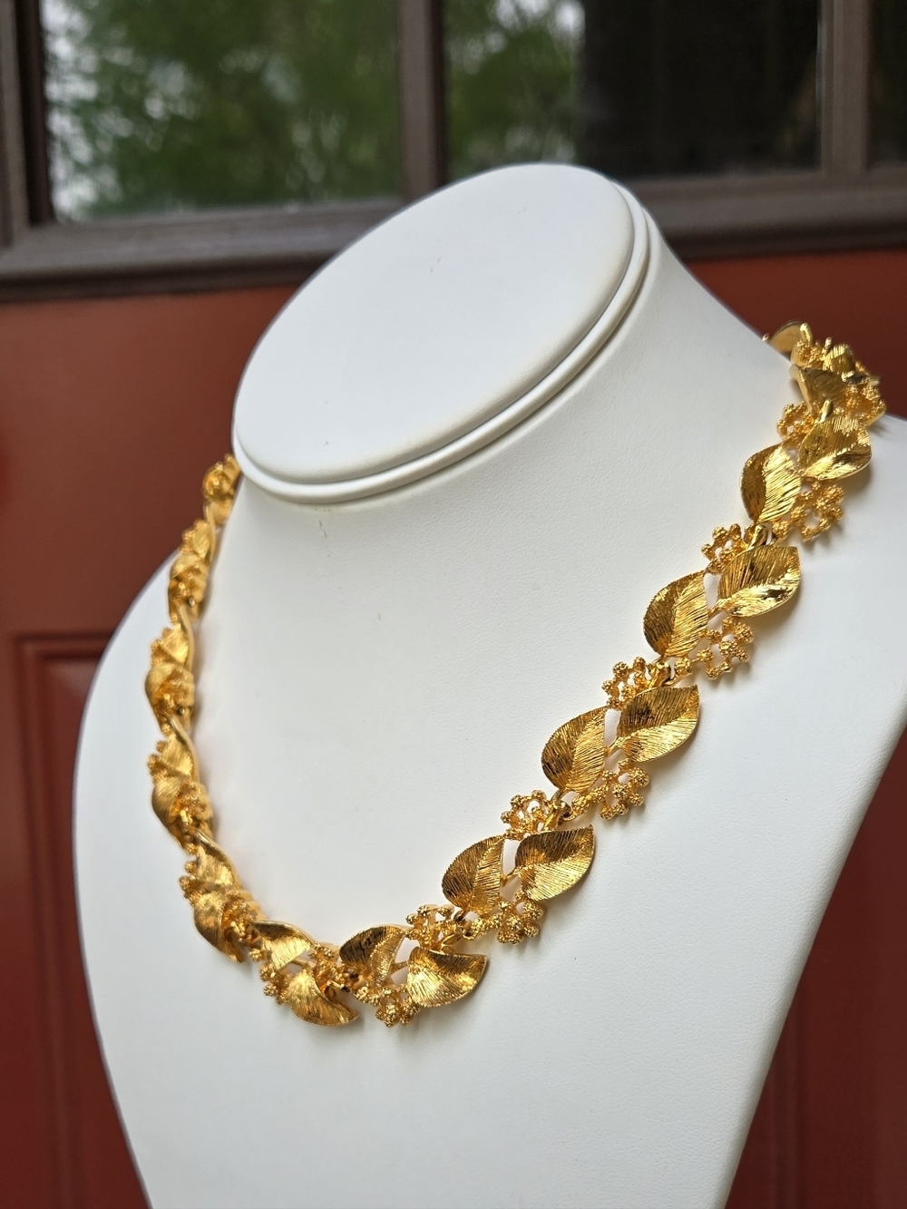 Napier Vintage Gold plated Elegant Gold Leaf Link Necklace - Picture 14 of 16